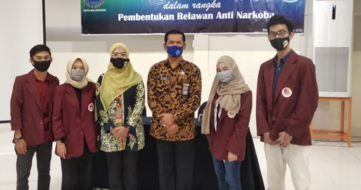 Sesi foto bersama dengan Ketua BNN Kota Balikpapan Bapak Muhammad Daud S.H.. M.H.