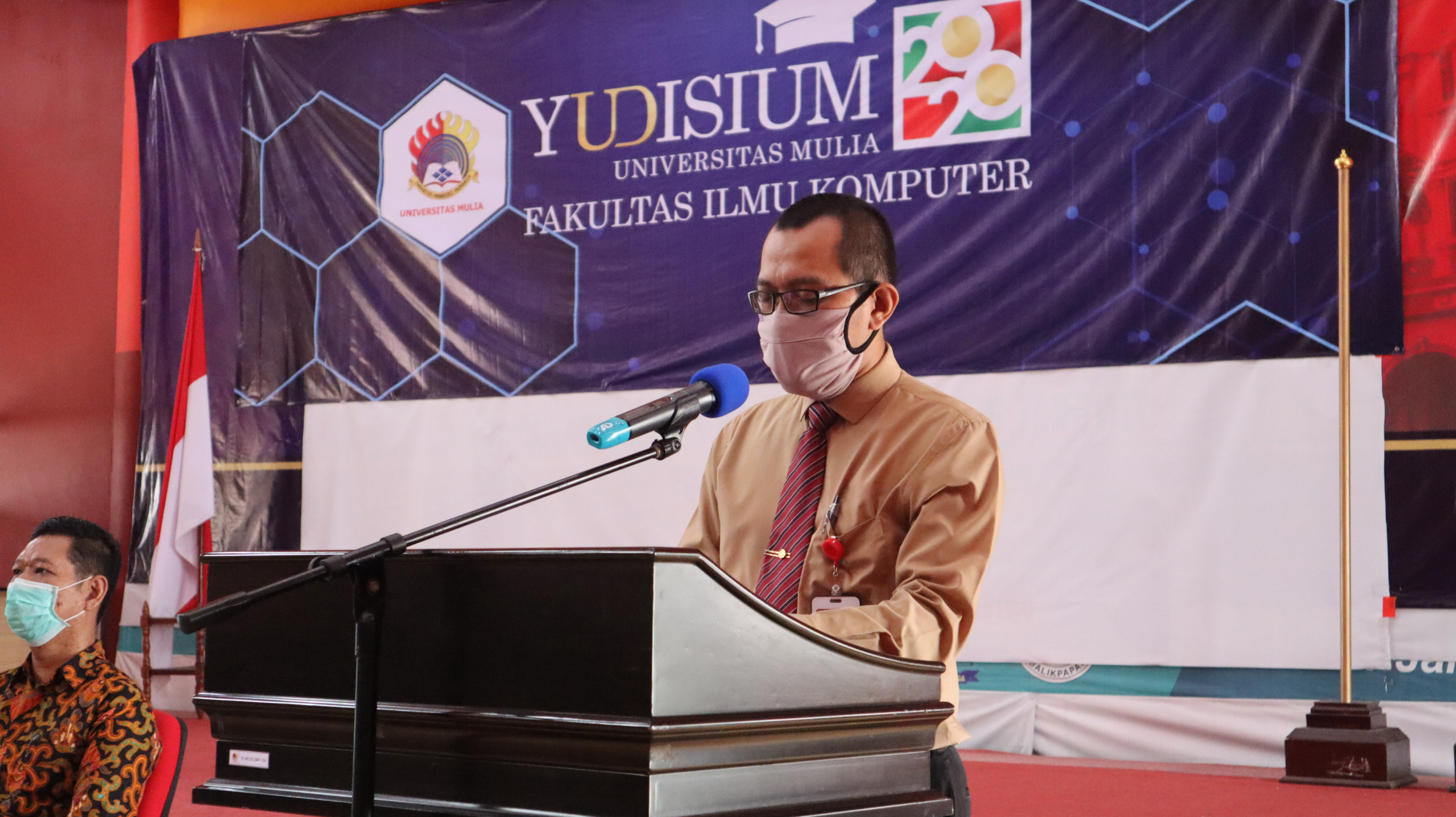 Dekan Fakultas Ilmu Komputer Bapak Wisnu Hera Pamungkas, S.T.P., M.Eng. memberikan sambutan Yudisium
