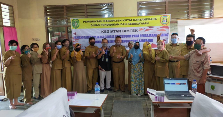 Guru-guru SMP Negeri 3 Tenggarong Seberang Kab. Kutai Kartanegara peserta Bimbingan Teknis Penerapan Pembelajaran Dalam Jaringan (daring) menggunakan Google Classroom., Senin (14/9). Foto: Istimewa