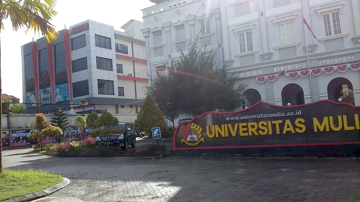 Jalur masuk kampus Universitas Mulia. Foto: SA/PSI