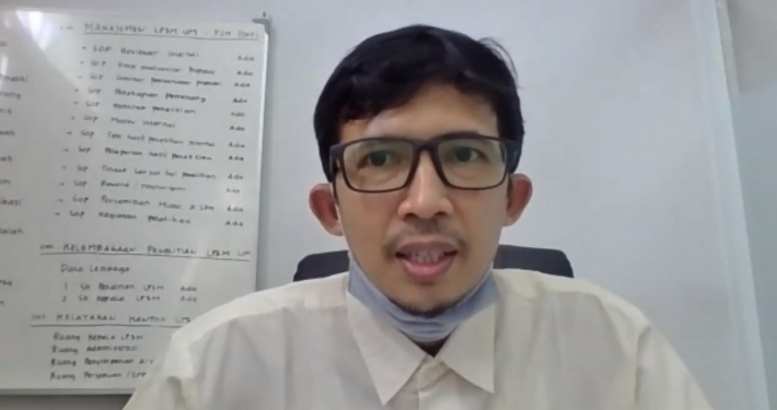 Dosen Universitas Mulia Saat Melakukan Seminar Proposal Sebagai Syarat Pengajuan Hibah DIPA LP3M