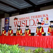 Tampak Senat Universitas Mulia Kenakan Masker dan Face Shield