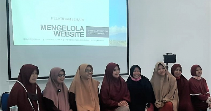 Foto bersama usai pelatihan mengelola website bagi pesantren di Balikpapan, Selasa (17/11). Foto: Istimewa