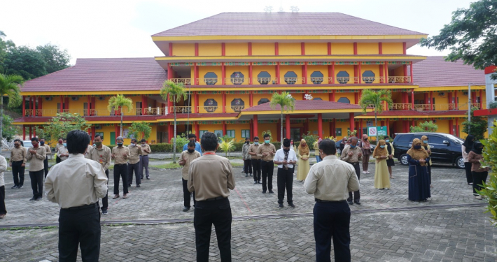 Apel pagi perdana sivitas Universitas Mulia, Senin (4/1). Foto: Nadya, Biro Media Kreatif