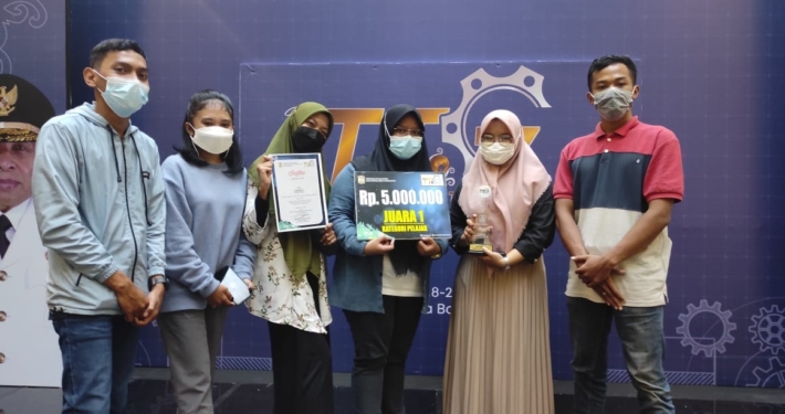 Pada saat pengumuman pemenang, Kamis (17/6) tim Smart Control Listrik berhasil meraih juara pertama dalam kategori pelajar dan mahasiswa.