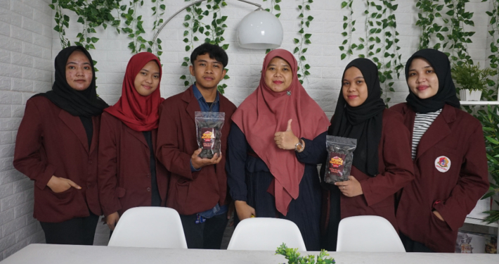 Inilah salah satu tim dari Universitas Mulia yang berhasil menunjukkan kemampuannya dalam Kompetisi Bisnis Mahasiswa Indonesia dan mendapatkan pendaanaan dari Kemdikbud.