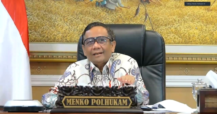 Menko Polhukam Mahfud MD dalam sesi dialog dengan pimpinan Perguruan Tinggi Negeri/Swasta yang diselenggarakan Kementerian Koordinator Politik Hukum dan Keamanan RI, Kamis (5/8). Foto: Tangkapan layar