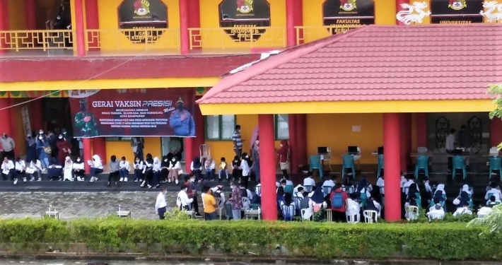 Gerai Vaksin Presisi di Kampus Cheng Ho Universitas Mulia, Senin (11/9). Foto: PSI