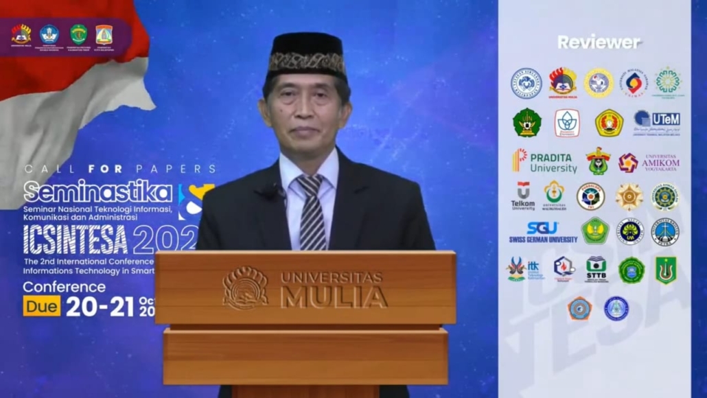 Rektor Universitas Mulia Dr Agung Sakti Pribadi SH MH saat memberikan sambutan ICSINTESA dan SEMINASTIKA 2021 secara virtual, Rabu (20/10). Foto: Tangkapan Layar