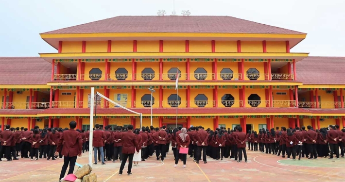 Mahasiswa Baru 2022 sebagian mengikuti PKKMB. Foto: Media Kreatif