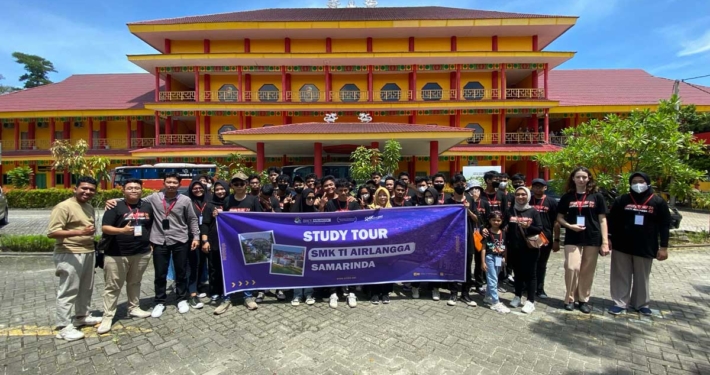 Rombongan Study Tour SMKTI Airlangga Samarinda di Kampus Utama Universitas Mulia Balikpapan, Senin (17/10). Foto: Media Kreatif