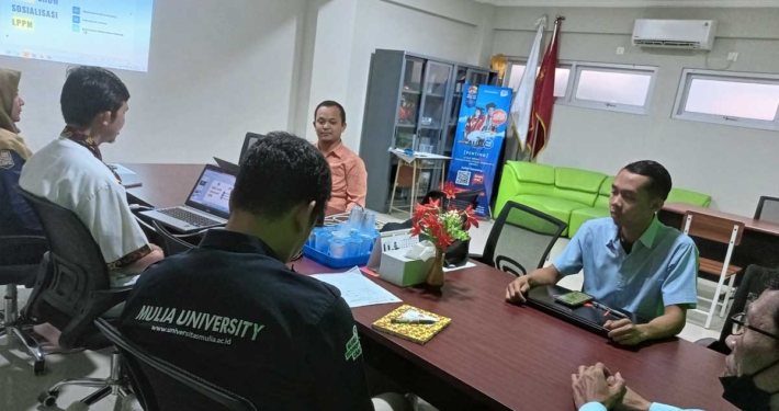 Kepala LPPM Universitas Mulia Richki Hardi memberikan sosialisasi SINTA di PSDKU Samarinda Rabu (21/9).Foto Istimewa