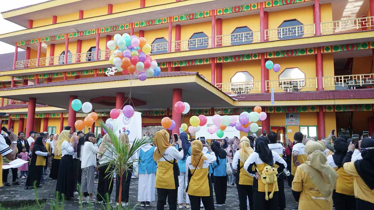 Pelepasan balon 30 tokoh pelopor Yayasan Airlangga, Sabtu (18/2/2023). Foto: MEdia Kreatif