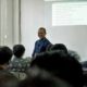 Drs. Suprijadi, M.Pd ketika mengawali perkuliahan Pendidikan Kewarganegaraan Semester Genap 2022/2023, Senin (6/3/2023). Foto: Nadya