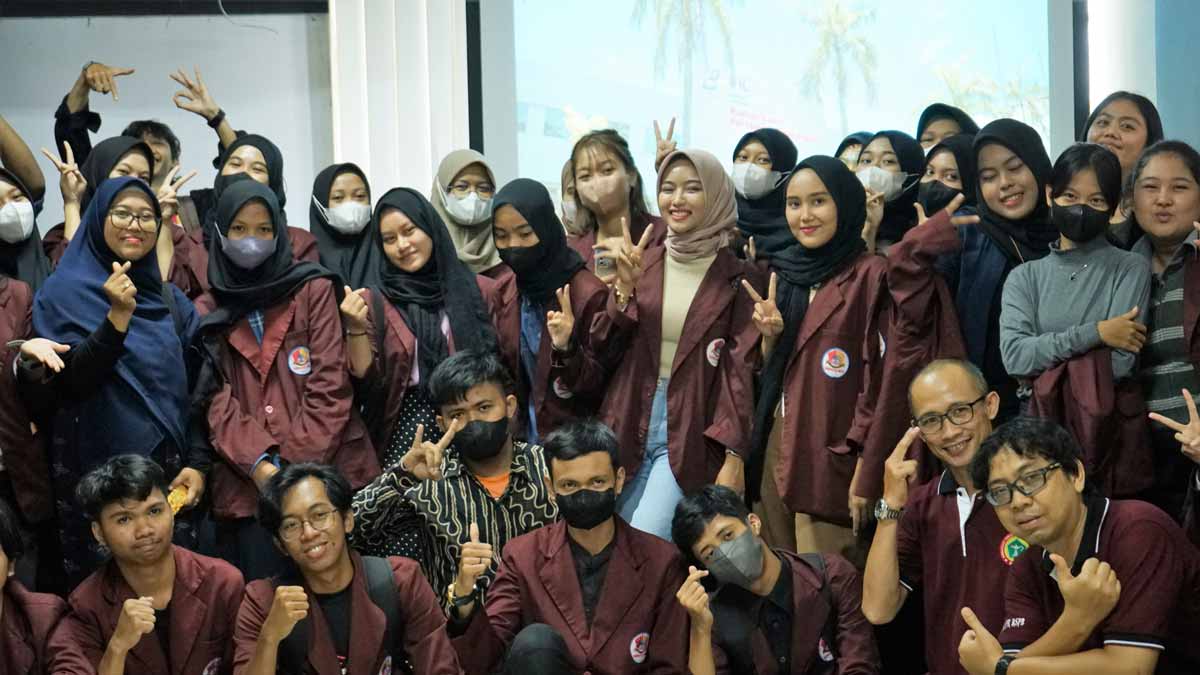 Mahasiswa, dosen, dan panitia perawat yang tergabung dalam PPNI RS Pertamina Balikpapan. Foto: Fian/Media Kreatif