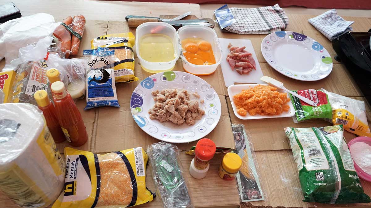 Bahan-bahan untuk membuat Nugget Ikan Tuna. Foto: Nadya/Media Kreatif