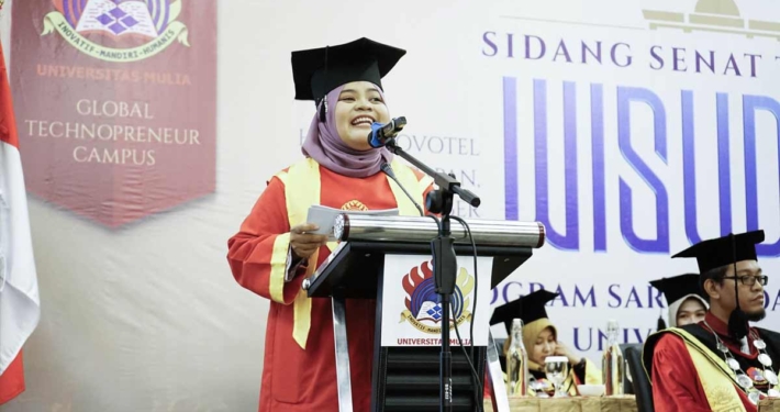 Cindy Maurellia akhirnya lulus dan meraih gelar Sarjana Pendidikan (S.Pd) pada Program Studi Pendidikan Guru Anak Usia Dini, pada Wisuda Sarjana dan Diploma Universitas Mulia di Hotel Novotel Balikpapan, Sabtu (18/11). Foto: Nadya/Media Kreatif