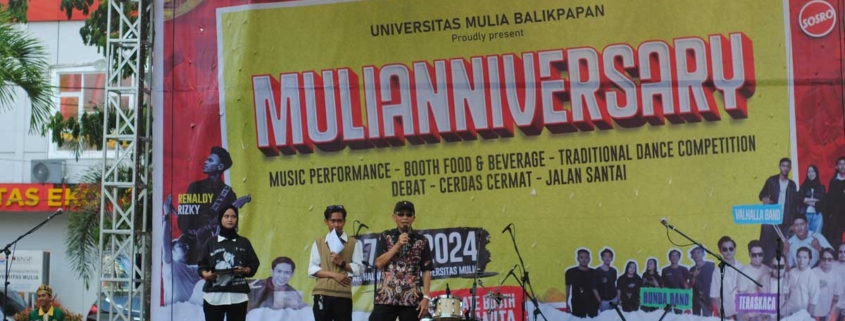 Dr. Agung Sakti Pribadi saat memberikan sambutan pada kegiatan Pentas Musik Mulianniversary dalam rangkaian kegiatan Dies Natalis ke-5 Universitas Mulia, Minggu (7/1/2024). Foto: Istimewa