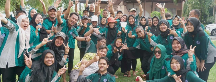 Karyawan pada lembaga pendidikan di bawah naungan Yayasan Airlangga mengikuti Family Gathering di La Casa Borneo Batakan Balikpapan, Rabu (7/2). Foto: Media Kreatif