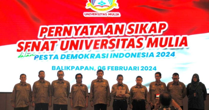 Pernyataan dipimpin oleh anggota senat Dr. Agung Sakti Pribadi, S.H, M.H dan disaksikan sivitas akademika, bertempat di Hall Cheng Ho, Jalan Letjen Zaini Azhar Maulani, Balikpapan, Selasa (6/2). Foto: Puskomjar