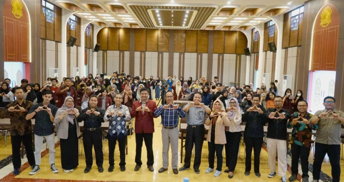 Foto bersama usai Kuliah Umum tentang IKN untuk Indonesia di Universitas Mulia, rabu (24/4). Foto: Media Kreatif