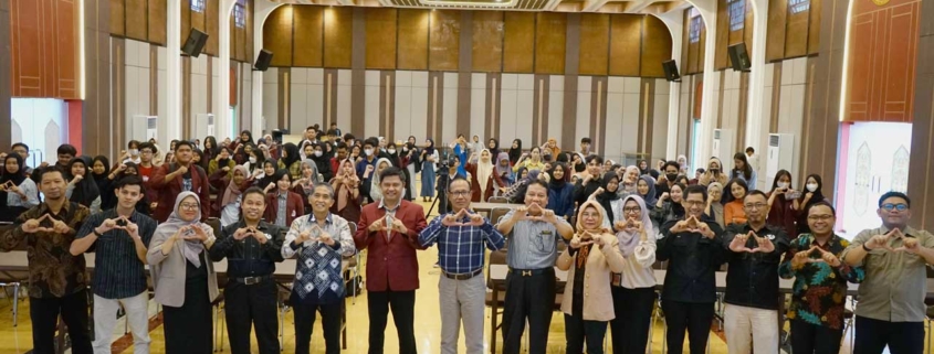 Foto bersama usai Kuliah Umum tentang IKN untuk Indonesia di Universitas Mulia, rabu (24/4). Foto: Media Kreatif