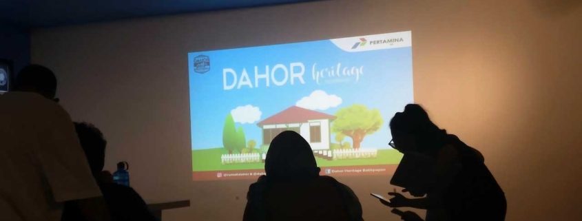 Lokakarya Direktori dan Riset Artistik Cagar Budaya Rumah Dahor Balikpapan yang diungkap komunitas ruangrupa asal Jakarta di Ruang Domain Universitas Mulia, Rabu (26/6). Foto: SA/Kontributor