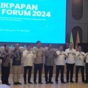 Foto bersama para narasumber dan undangan Balikpapan Water Forum sebelum pelaksanaan FGD di ballroom Cheng Ho Universitas Mulia, Rabu (31/7). Foto: SA/Kontributor