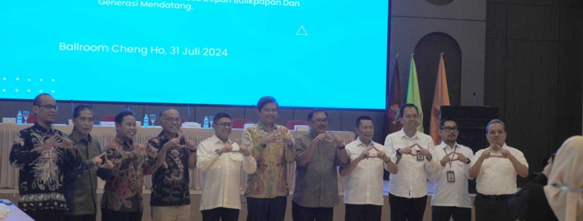 Foto bersama para narasumber dan undangan Balikpapan Water Forum sebelum pelaksanaan FGD di ballroom Cheng Ho Universitas Mulia, Rabu (31/7). Foto: SA/Kontributor