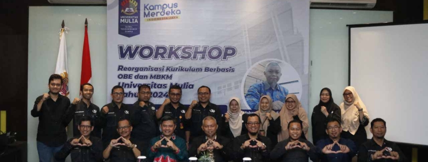 Rektor Prof. Muhammad Ahsin Rifa'i, Wakil Rektor Wisnu Hera, Wakil Rektor Yusuf Wibisono, Kepala PSDKU Samarinda Suprijadi, dekan dan narasumber OBE Dr. Mohammad Iqbal serta para peserta workshop. Foto: PSDKU Samarinda