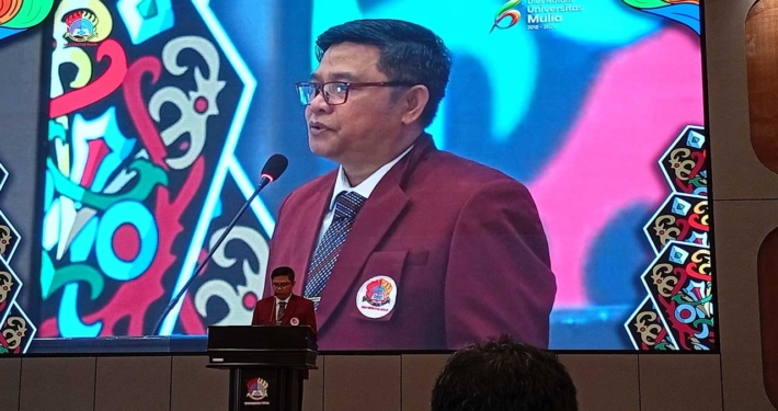 Rektor Prof. Dr. Ir. Muhammad Ahsin Rifa'i menyempaikan roadmap visi besar Universitas Mulia pada Dies Natalis VI, Rabu (18/12). Foto: SA/Kontributor