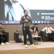 Yana Priatna ketika sedang berbicara Entrepreneurship di Universitas Mulia. Foto: Media Kreatif