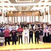 Foto bersama Rektor bersama Wakil Rektor dan jajaran pejabat Universitas Mulia dan seluruh peserta dan panitia Technofest 2025. Foto: Vio/Media Kreatif