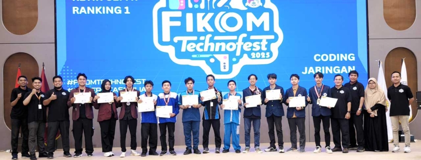 Para pemenang lomba dalam event Technofest 2025 yang diselenggarakan Fakultas Ilmu Komputer (FIKOM) Universitas Mulia, Selasa (4/2). Foto: Media Kreatif