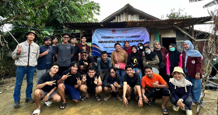 Mahasiswa KKN di Kel. Lamaru, Kec. Balikpapan Timur, Kota Balikpapan, Senin (17/2). Foto: Istimewa