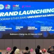 Peresmian pembukaan empat program studi baru oleh Ketua Yayasan Airlangga Hj. Mulia Hayati, Direktur Eksekutif Dr. Agung Sakti Pribadi, Rektor Prof. Dr. Muhammad Ahsin Rifa'i, dan mantan Wali Kota Balikpapan Rizal Effendi. Program studi baru ini akan menerima pendaftaran mahasiswa baru pada semester ganjil 2025/2026. Foto: Vio/Media Kreatif