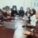 Direktur ATC Adjat Sudradjat memimpin koordinasi kepanitiaan bersama Ketua BEM Agung Widiyanto dan Brand Ambbasador Muda Mudi Mulia 2025. Foto: Istimewa