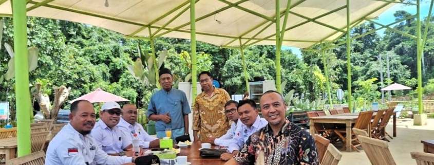Tim MBI berfoto bersama dengan para kepala desa se-kecamatan Sepaku, Rabu (16/4/2025). Foto: MBI