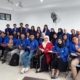 Murtasiyah bersama para mahasiswa UWGM Samarinda dalam program pertukaran dosen mengajar kerjasama FEB Universitas Mulia dengan FEB UWGM. Foto: Istimewa