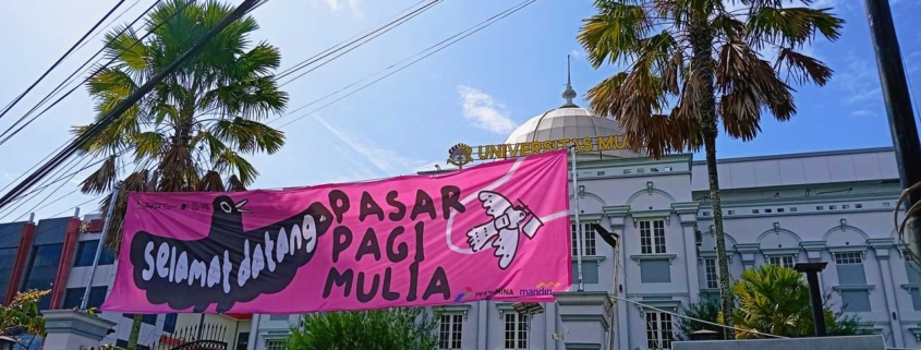 Spanduk Selamat Datang di Pasar Pagi Mulia yang dipotret pada Sabtu (31/5). Foto: SA/Kontributor