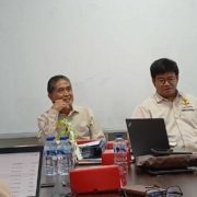 Dr. Agung Sakti Pribadi (tengah) bersama Syamsidar Sutan Malim Polawan dari UMKT, Dr. rer.nat Jamaluddin, S.Si., M.Eng dari STT Migas, dan Ketua BWF Eko Prasetyo Setiadi. Foto: SA/Kontributor