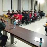 Pengarahan Dekan Fakultas Ilmu Komputer Djumhadi, S.T., M.Kom bersama Kaprodi Teknologi Informasi Agus Wijayanto, S.Kom., M.Kom. Foto: Istimewa