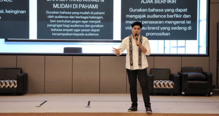 Kevin Laoh, pemenang Mr. Teen Kalimantan Timur 2022 ini menekankan bahwa menjadi kreator profesional di zaman sekarang membutuhkan lebih dari sekadar estetika, melainkan strategi yang matang. Foto: Media Kreatif