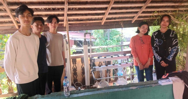 Afriza Maulana dan kawan-kawannya pada Prodi S1 Informatika menciptakan Sistem Aquaponik Pintar, Kontrol Pakan Lele dan Kualitas Air Lewat Ponsel. Foto: Istimewa