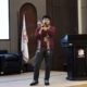 Wirangga Luvianca. selaku Supervisor Regional SME Telkomsel Kalimantan, membuka wawasan mahasiswa dengan menekankan bahwa digitalisasi bukan lagi pilihan, melainkan sebuah keharusan untuk bertahan dan bertumbuh. Foto: Media Kreatif