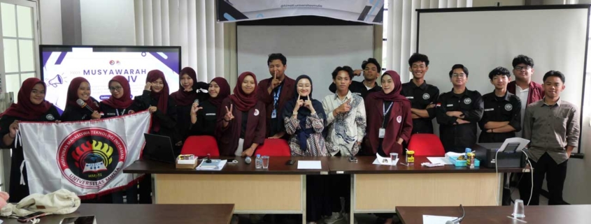 "Ini bukan hanya jabatan, tetapi amanah yang harus saya jaga. Kami akan terus mendorong HIMATI menjadi organisasi yang mampu memberikan manfaat, baik bagi mahasiswa Teknologi Informasi maupun masyarakat,” ujar Aqila Aulya sebagai Ketua HIMATI terpilih periode 2025–2026. Foto: Istimewa