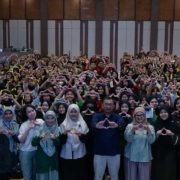 Dekan FHK Dr. Mada Aditia Wardhana bersama Kaprodi Hukum M Asyharudin, S.H., M.H., Kaprodi PG AUD Betty Fitriana, S.Pd., M.Pd., dan mewakili Kaprodi Farmasi Eka Kumala Retno, M.Si. Foto: Media Kreatif
