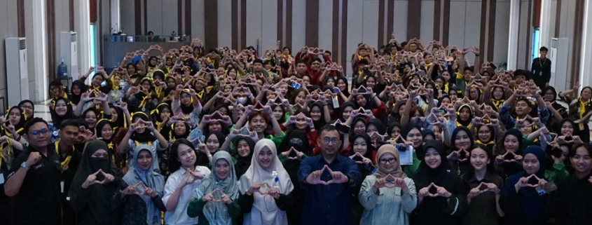Dekan FHK Dr. Mada Aditia Wardhana bersama Kaprodi Hukum M Asyharudin, S.H., M.H., Kaprodi PG AUD Betty Fitriana, S.Pd., M.Pd., dan mewakili Kaprodi Farmasi Eka Kumala Retno, M.Si. Foto: Media Kreatif