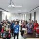 Wakil Rektor Wisnu Hera Pamungkas dan Kepala BPSDMP Kominfo Banjarmasin Syarifuddin foto bersama dengan sejumlah perwakilan perguruan tinggi Kalimantan Timur. Foto: Media Kreatif