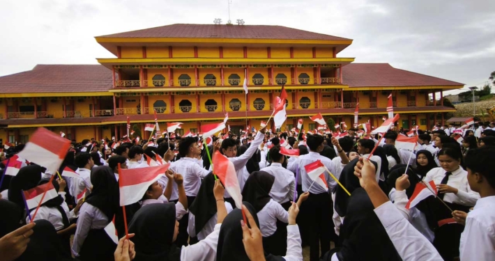 Sebaigian Mahasiswa Baru 2025 usai mengikuti Upacara Detik-detik Proklamasi Kemerdekaan ke-80 RI. Foto: Media Kreatif